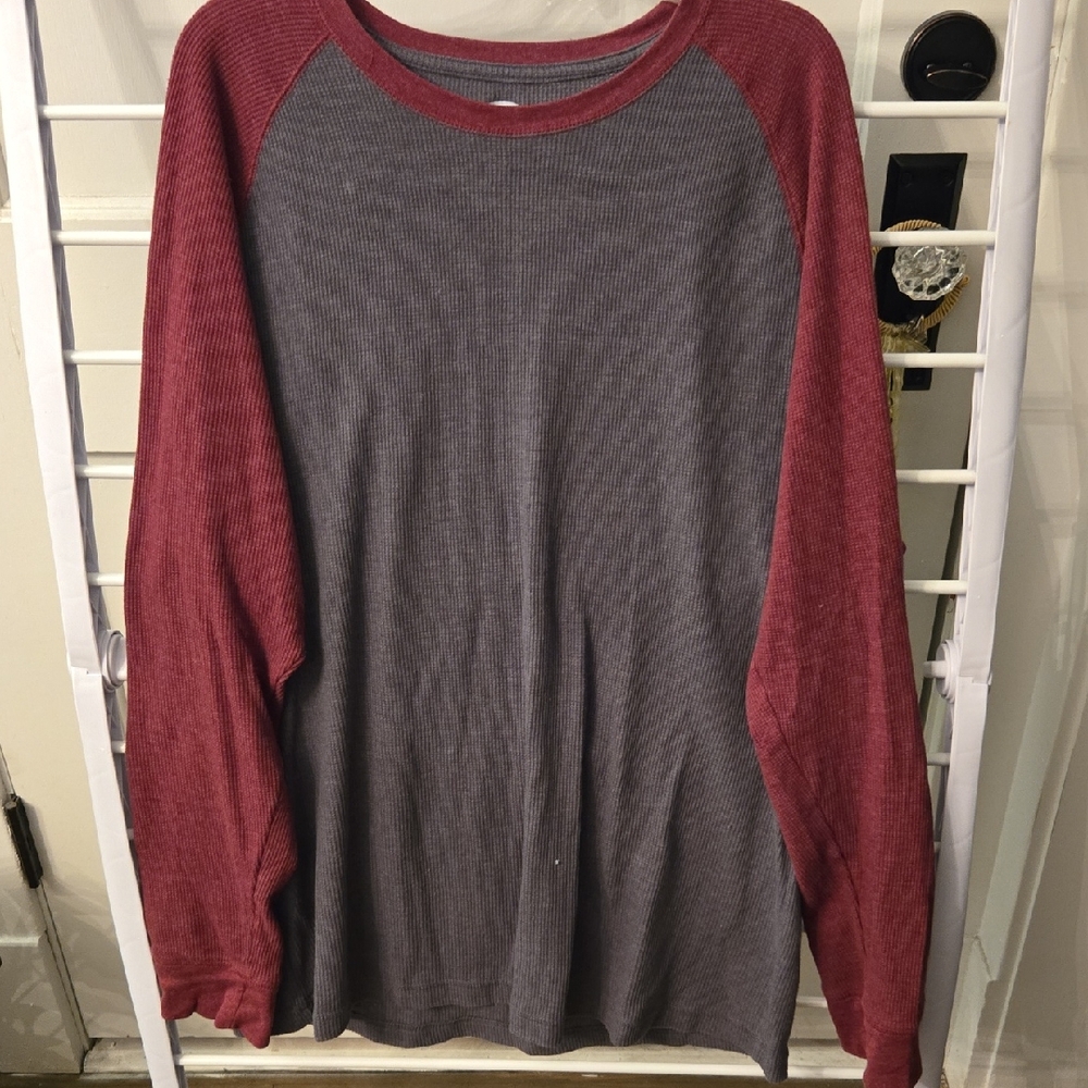 Old Navy Men's Red and Gray Long Sleeve Tee